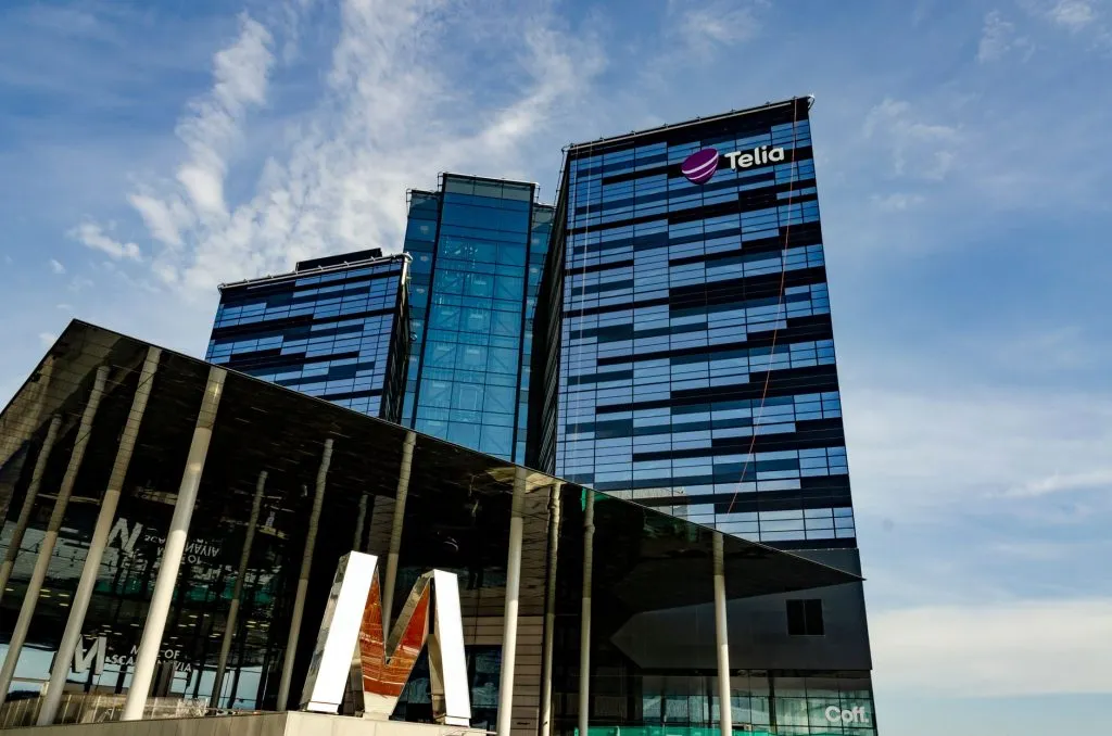 Tours de bureaux aux façades vitrées