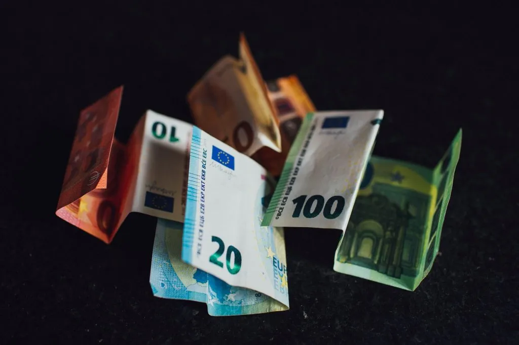 Billets euros denominations 10 20 100 monnaie