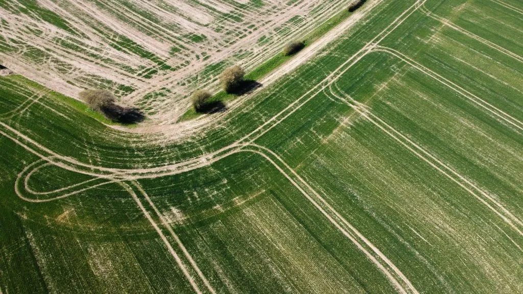 Vue aérienne champs agricultures - Crédit Agricole et financement rural