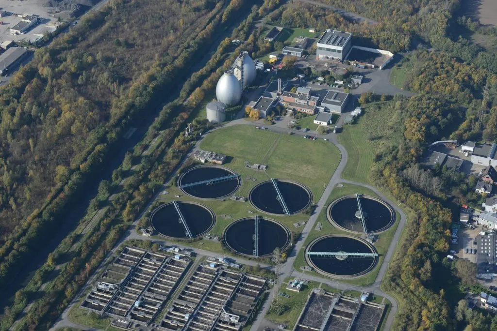 Station de traitement des eaux usees vue aerienne