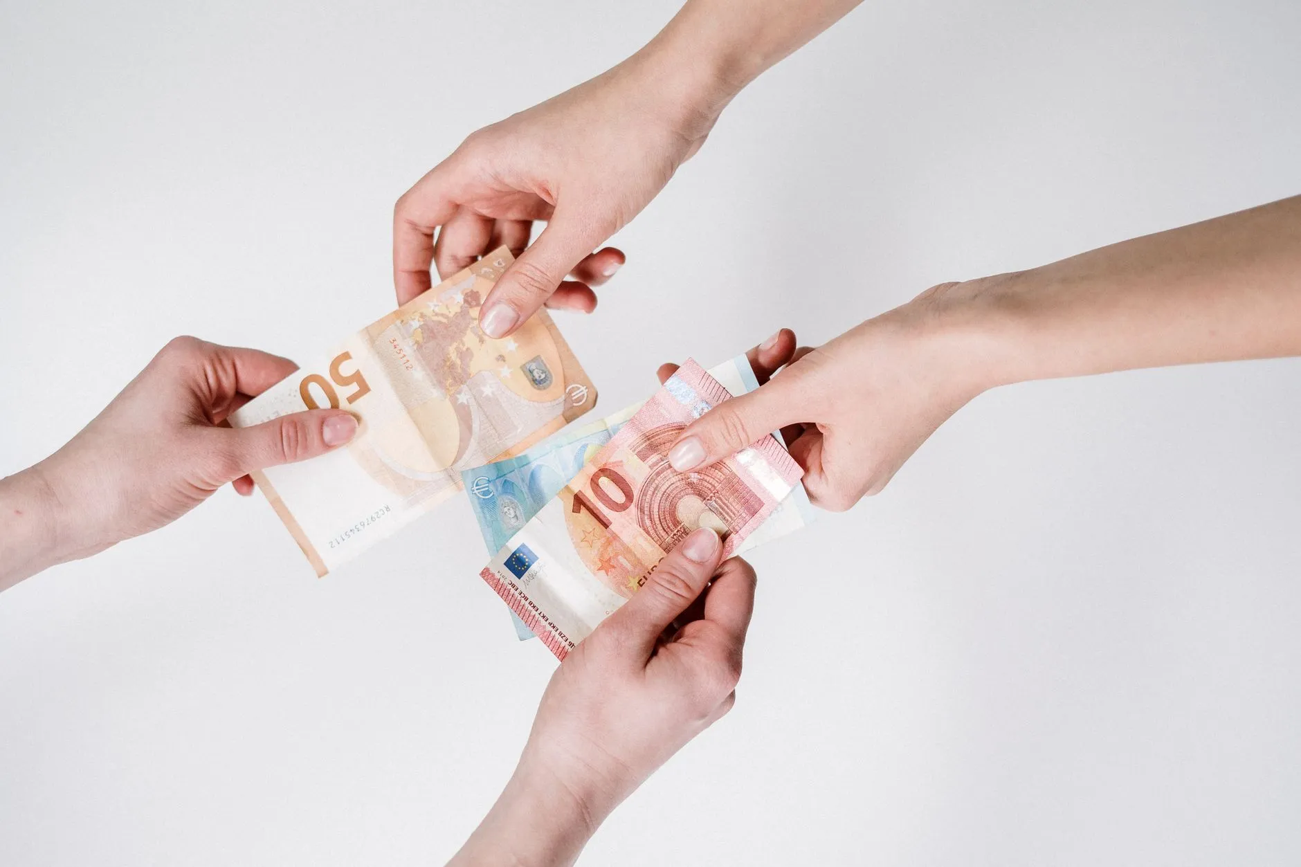 Mains echangeant billets euros transaction finance