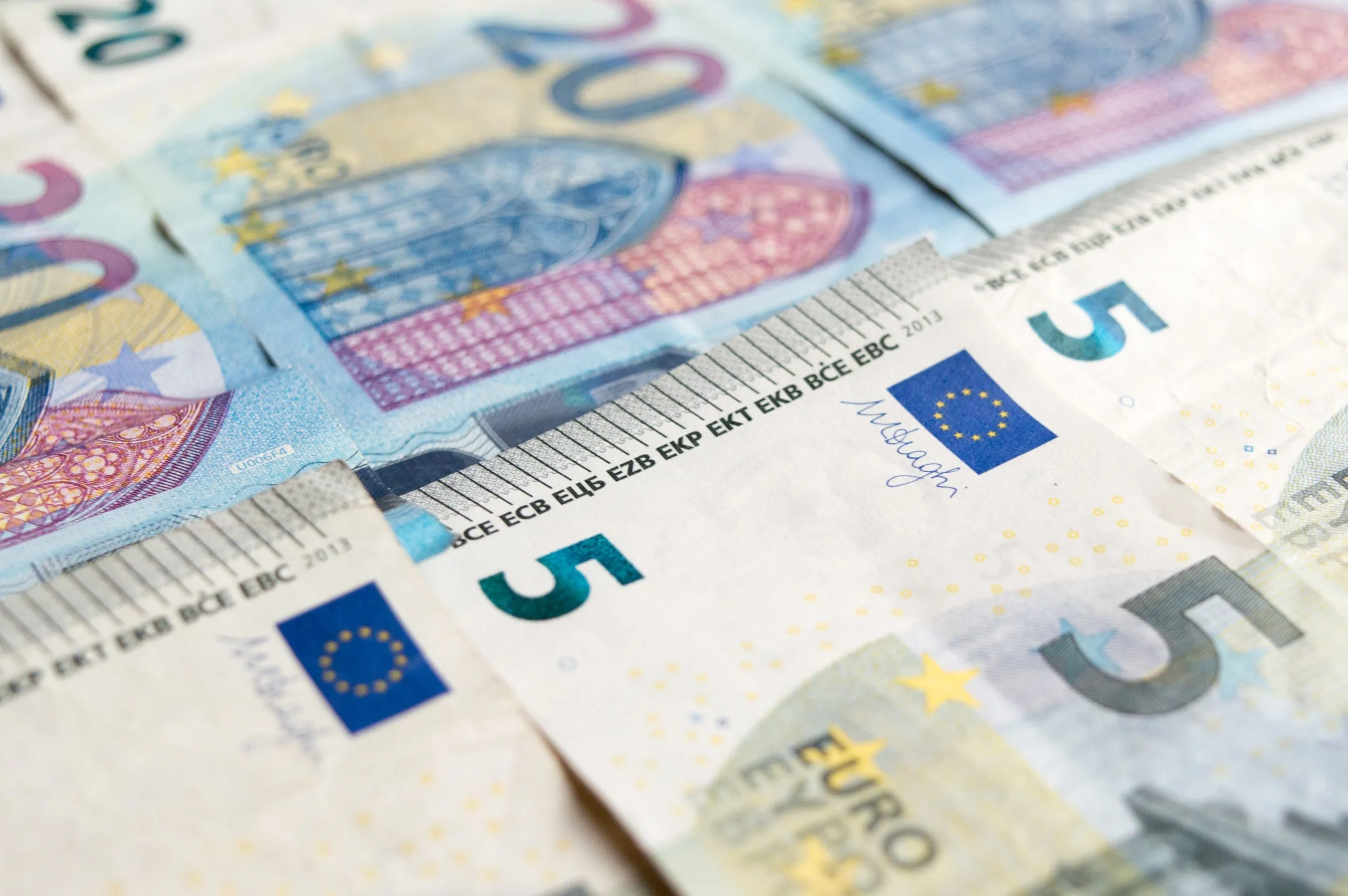 Billets 5 et 20 euros vue détaillée