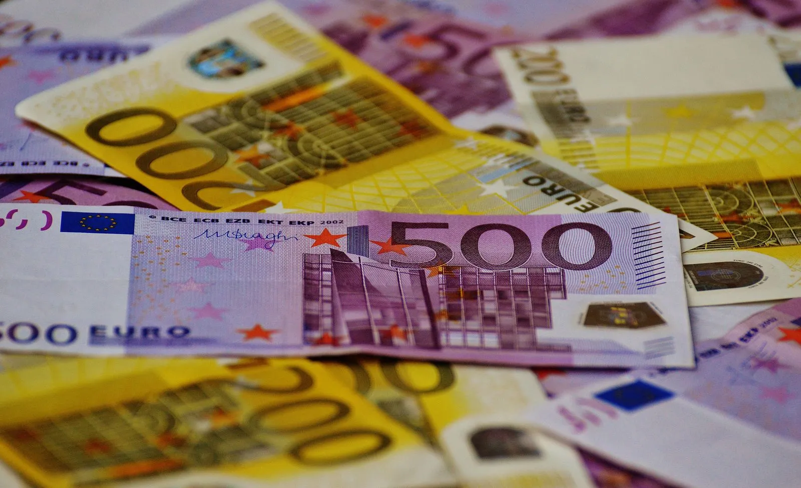 Billets en euros en gros plan