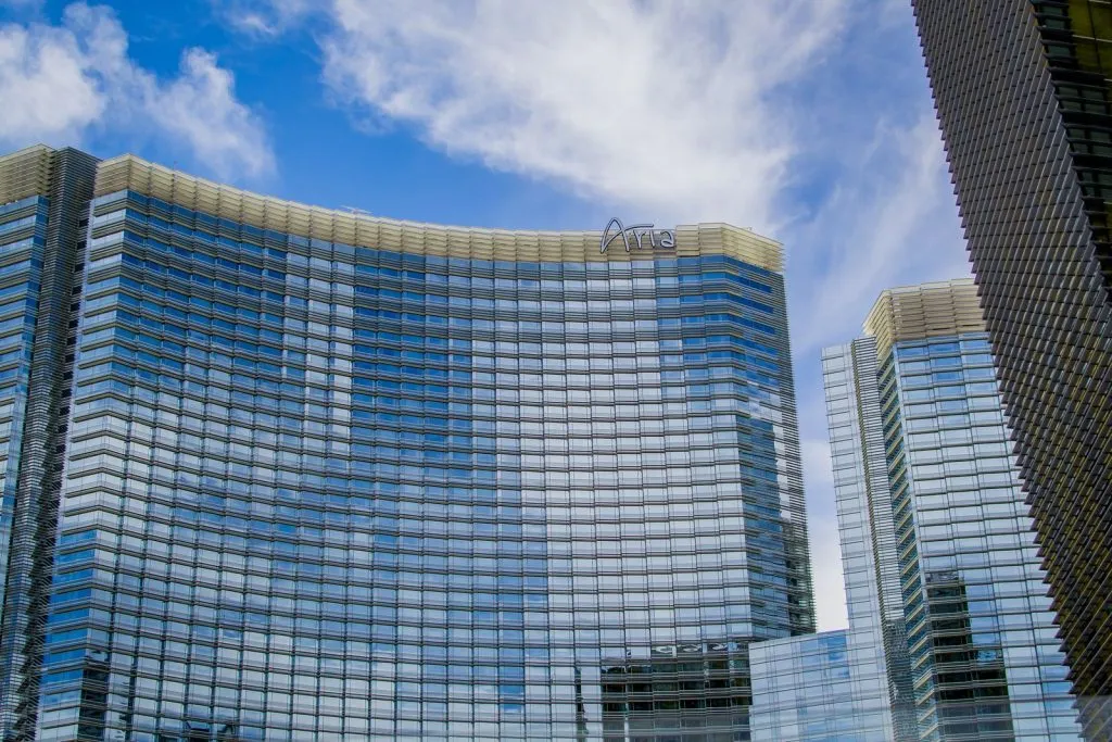 Hôtel Aria à Las Vegas, architecture en verre réfléchissant