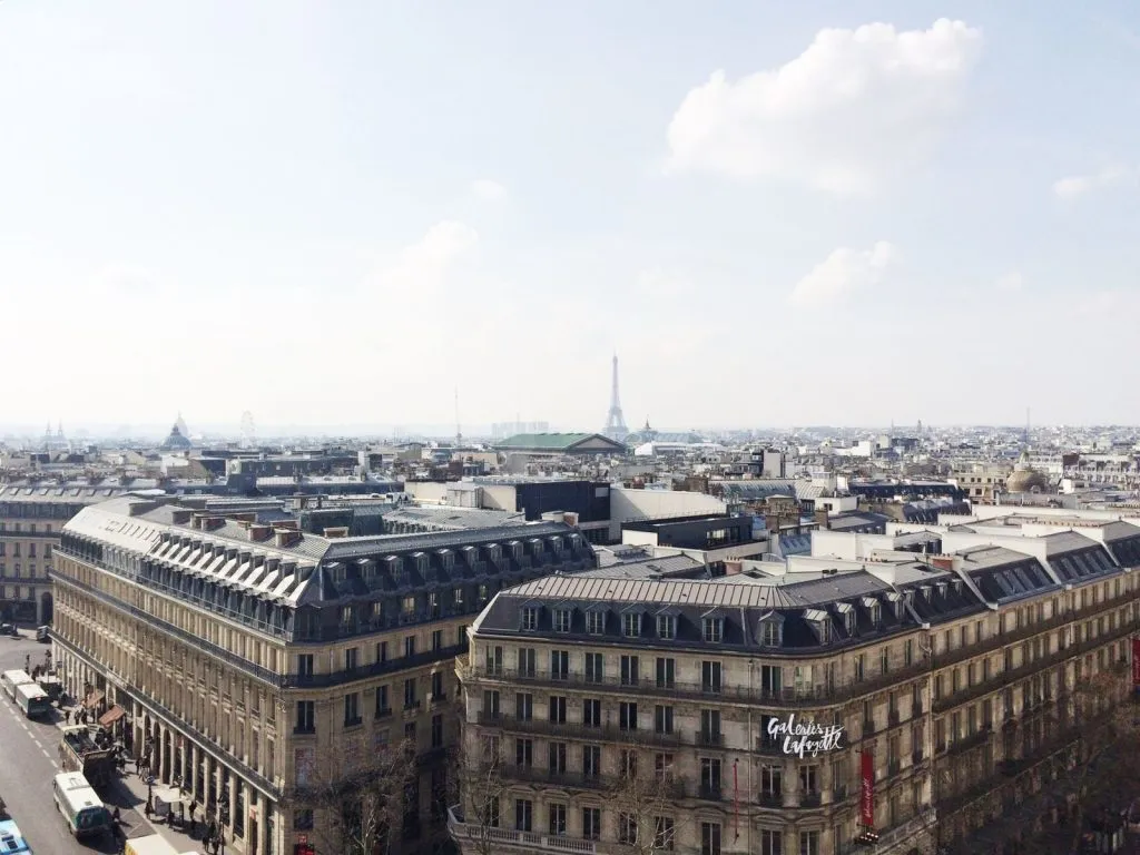 Vue aérienne de Paris avec la tour Eiffel