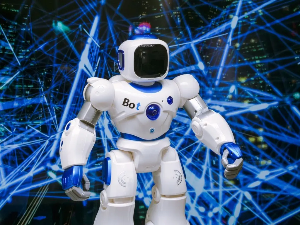 Robot humanoïde symbole de l'intelligence artificielle et de la transformation numérique