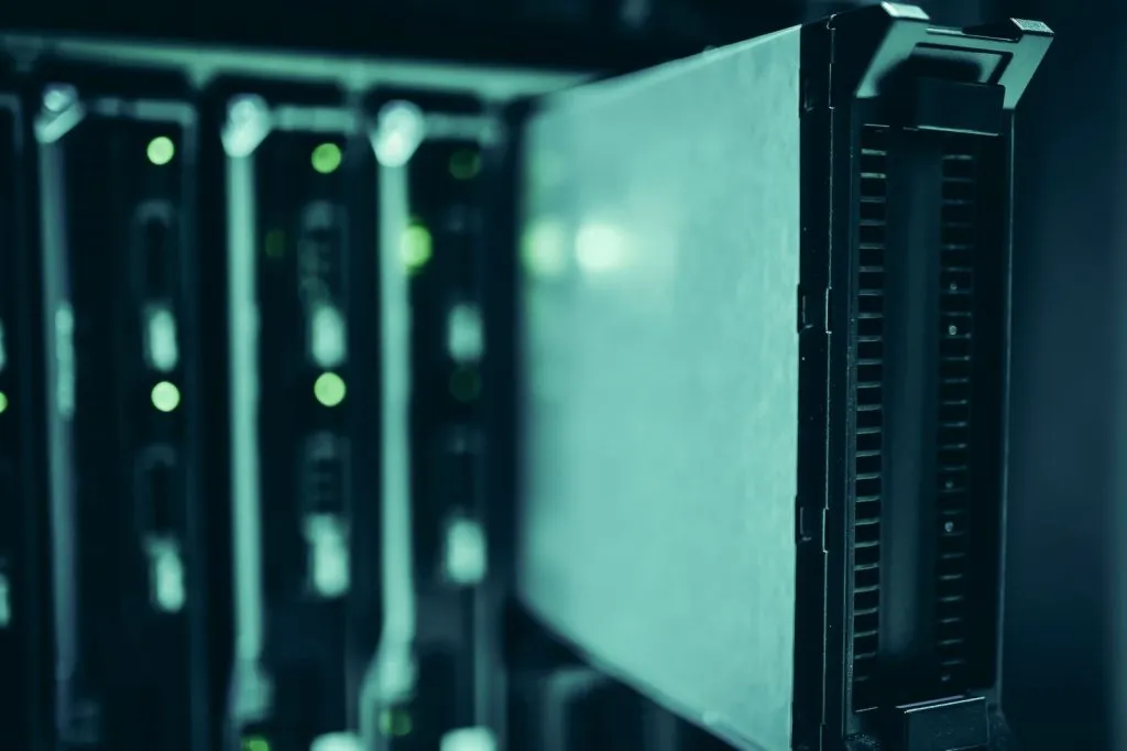 Racks de serveurs dans un data center, infrastructure technologique moderne