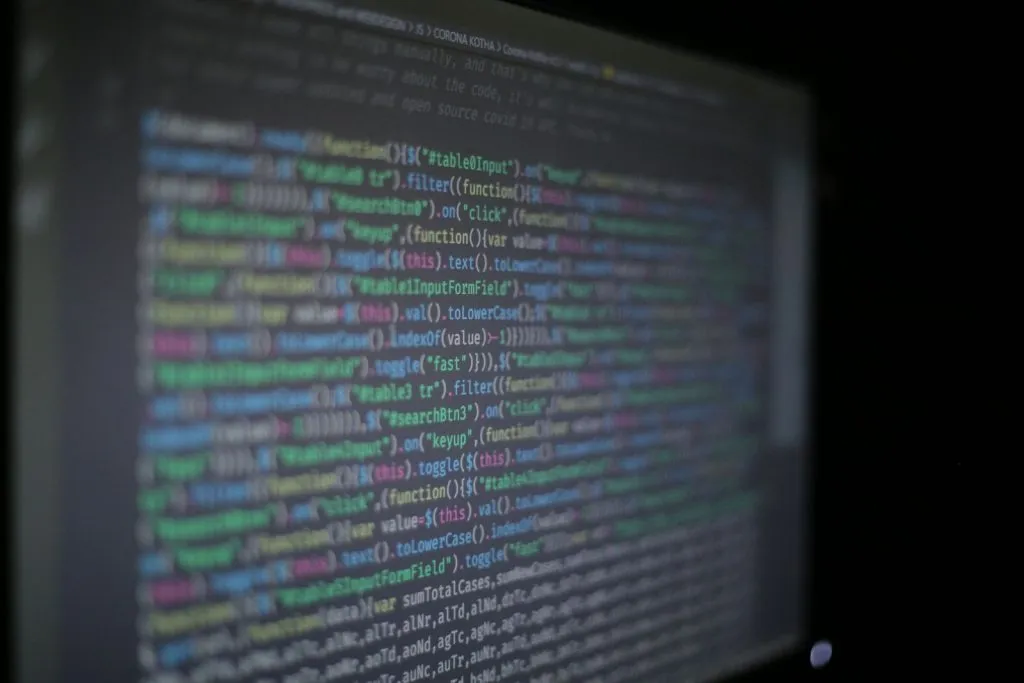 Code de programmation coloré sur un écran d'ordinateur