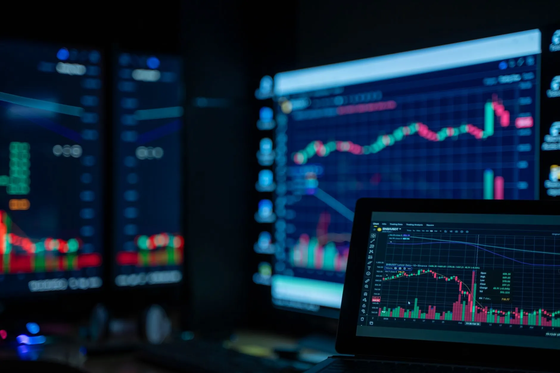 Écrans monitoring bourse données financières